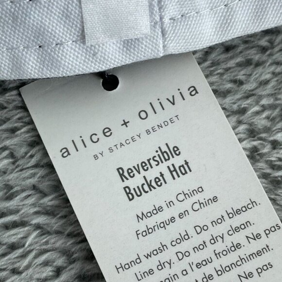 Alice + Olivia Reversible Daisy Bucket Hat White & Black NWT 5140 - Picture 4 of 6